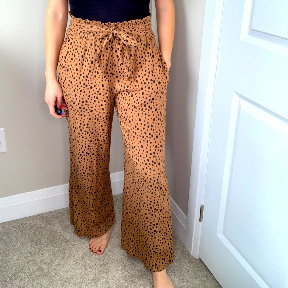 Size medium print dress pant with large bow